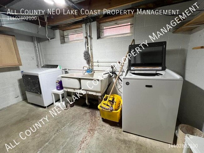 Building Photo - 9953 Shady Ln