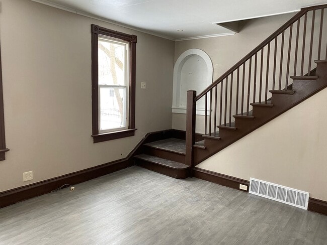 Building Photo - 5 Bed 1.5 Bath Single Family Home in Wausau