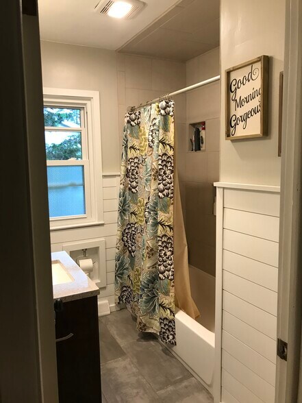 Building Photo - 12417 W Honey Ln