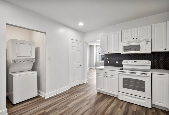 Building Photo - $1,800 / 2 br / 2 ba / 959 sqft