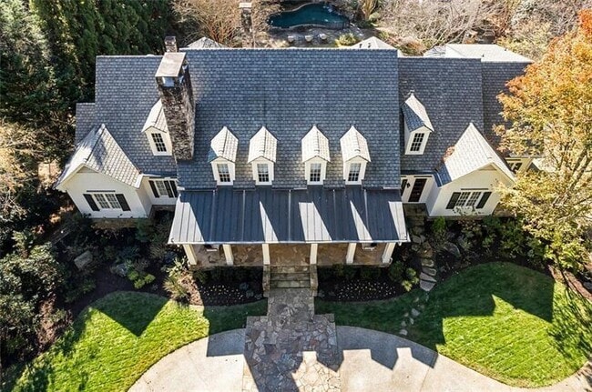 Building Photo - 5000 Long Island Dr