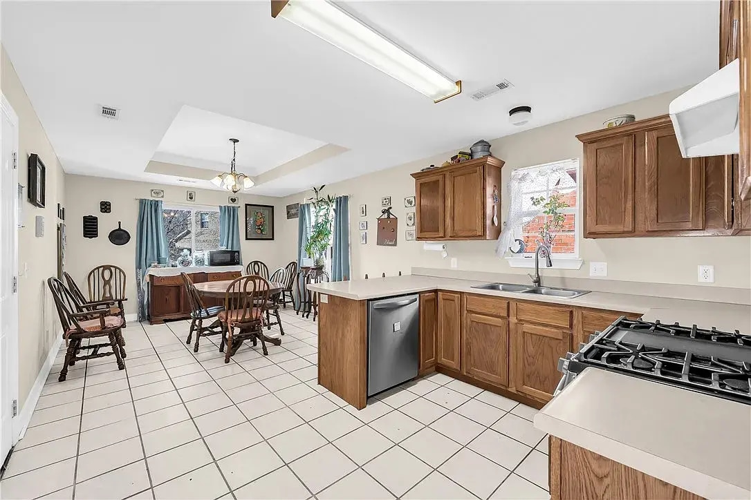 Building Photo - 11058 Rose Ct