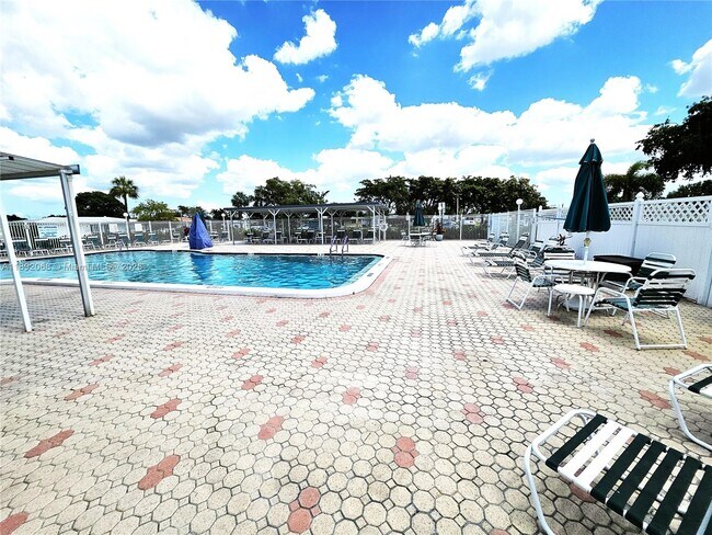 Building Photo - 1040 NW 73rd Terrace