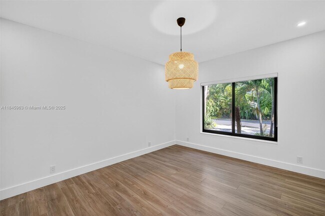 Building Photo - 1511 SW 30th Pl