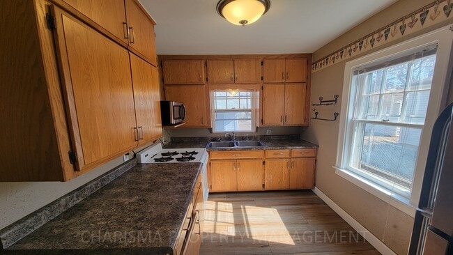 Building Photo - 700 S Hawthorne Ave