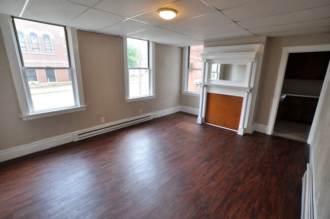 Building Photo - NO APPLICATION FEE!! Completely Renovated ...