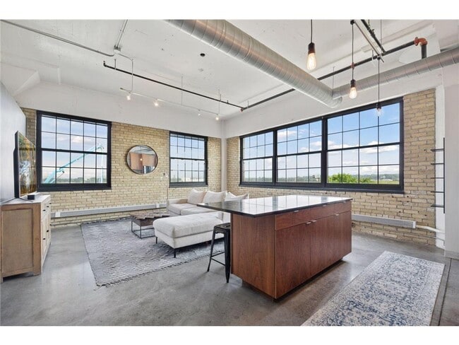 Building Photo - 730 Stinson Blvd NE