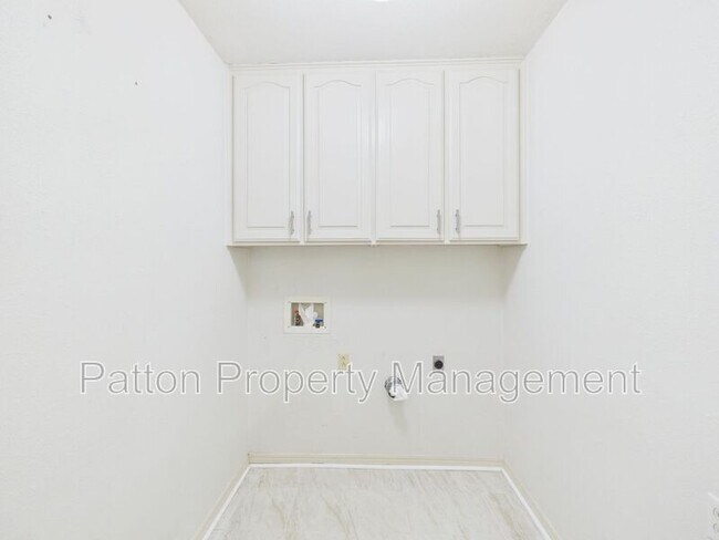 Building Photo - 6810 Montague Dr
