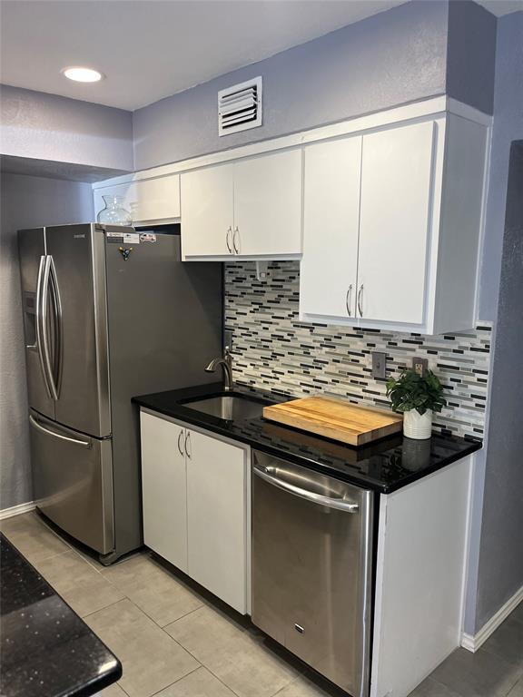 Building Photo - 505 W 7th St