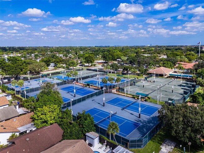 Building Photo - 1420 W Sandpiper Cir