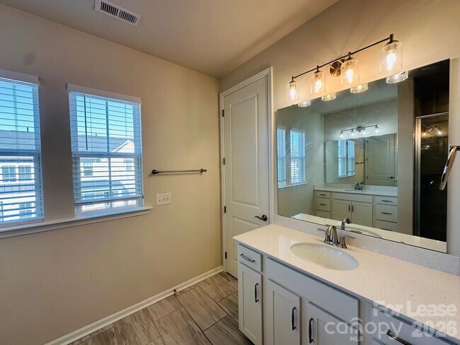 Building Photo - 5851 Strathmore Ct