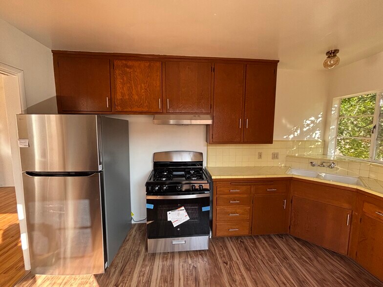 Building Photo - 4616 Kingswell Ave