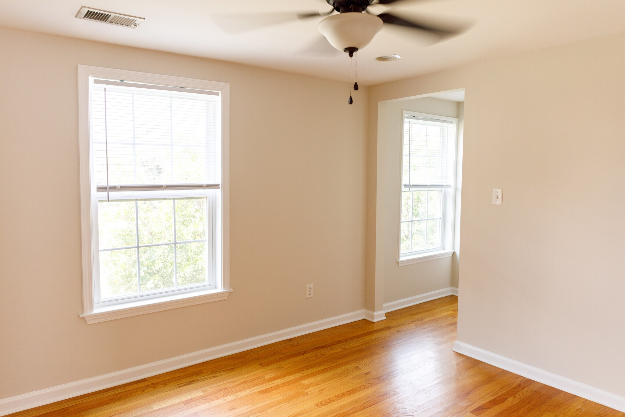 Building Photo - 116 America St