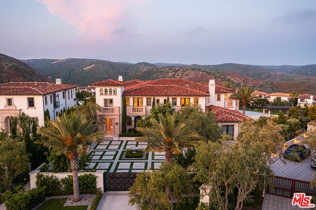 Building Photo - 28 Tide Watch