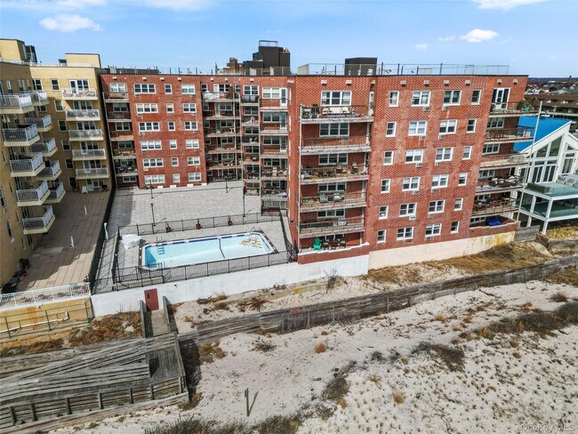 Building Photo - 750 Shore Rd