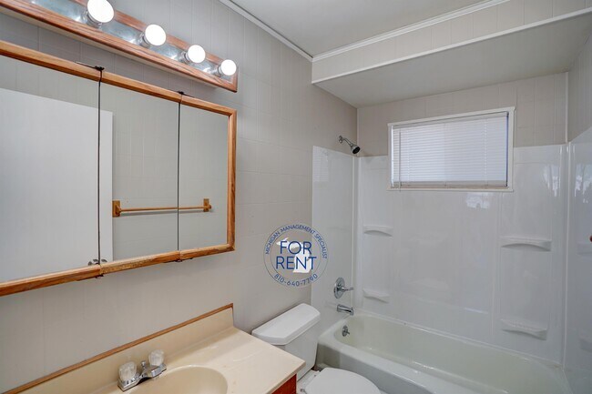 Building Photo - 3717 Larchmont St