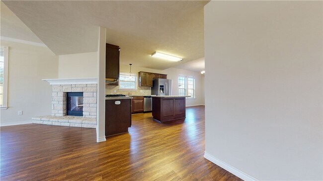 Building Photo - 923 Emerald Dove Ave