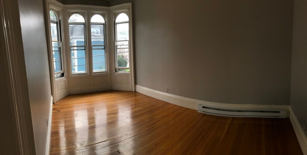Building Photo - 420 E Merrimack St