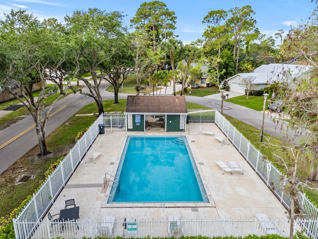Building Photo - 465 Goldenwood Way