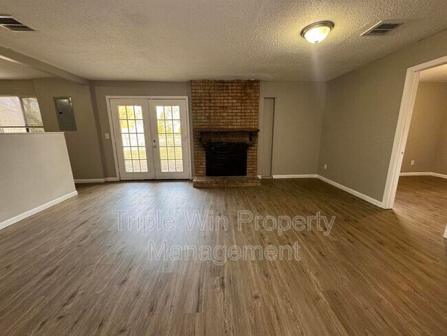 Building Photo - 3165 St Catherine St