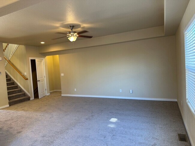 Building Photo - BEAUTIFUL 4BD HOME in NE COL SPGS w/ MAIN-LEVEL MASTER SUITE & AC - Security Deposit Alternative ...