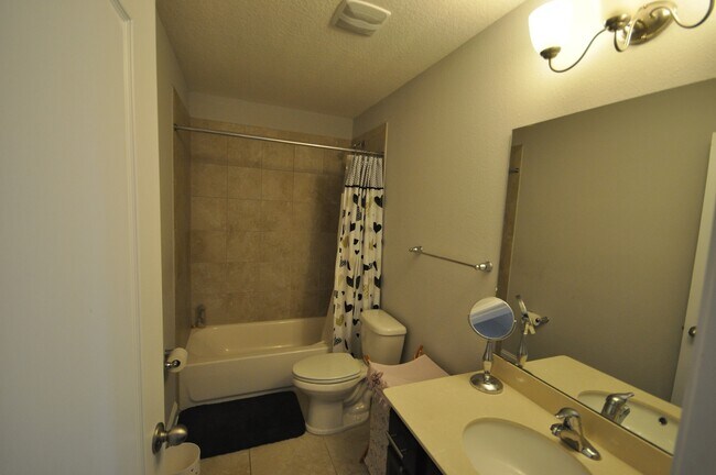 Building Photo - Large Home at Work Golf Village