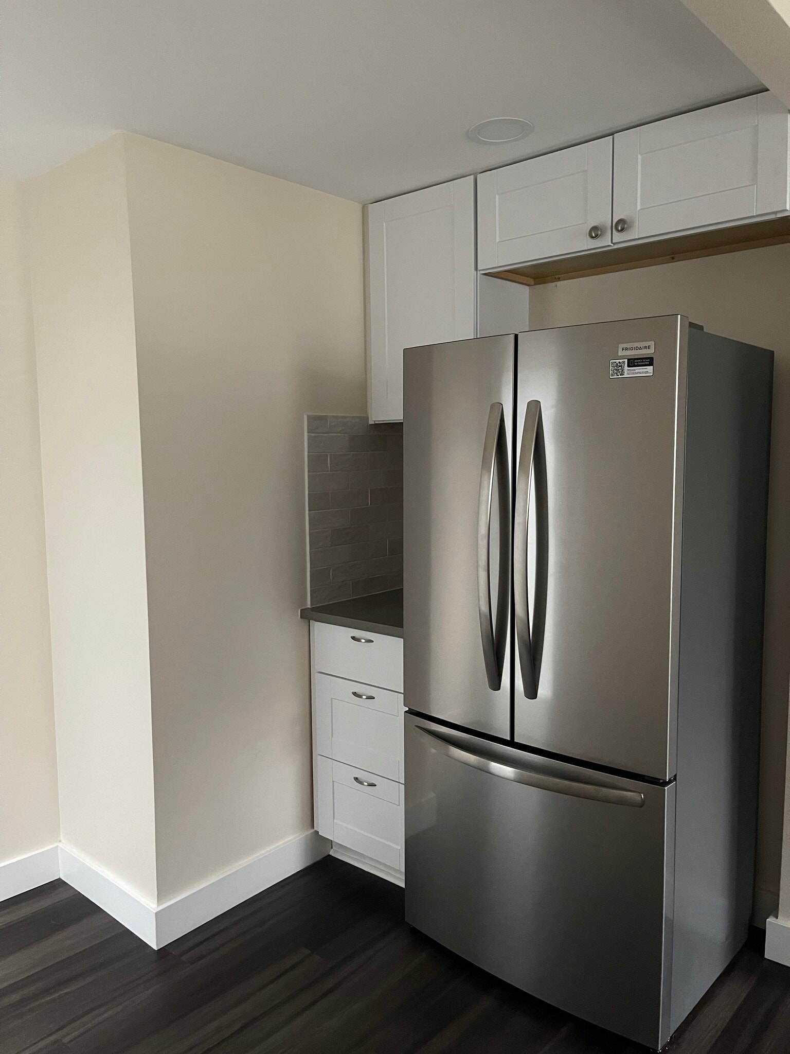 Building Photo - 255 Southview Pl S