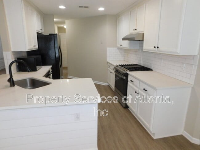 Building Photo - 101 Moss Pointe Dr