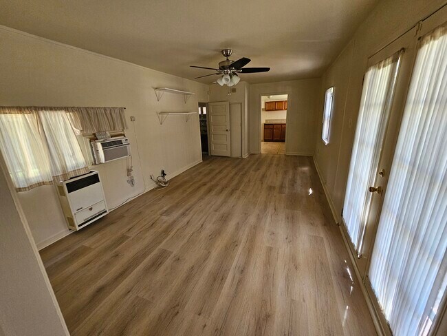 East Wing Family Room - 3851 Oakdale St