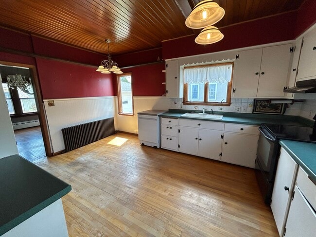 Building Photo - Historical home with beautiful finishes AV...