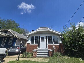 Building Photo - 3 Bedroom House
