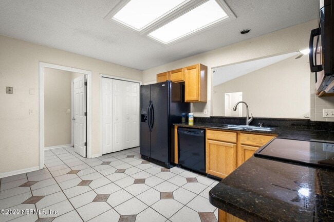 Building Photo - 12635 Chapeltown Cir E