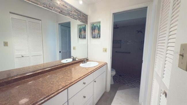 Building Photo - 4765 Oak Forest Dr W