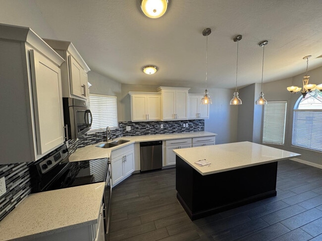 Building Photo - 24 S Willow Creek St