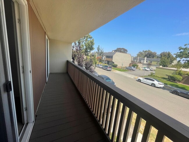 Building Photo - 1033 Fontana Dr