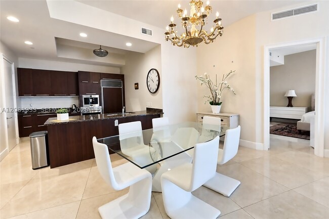 Building Photo - 15811 Collins Ave
