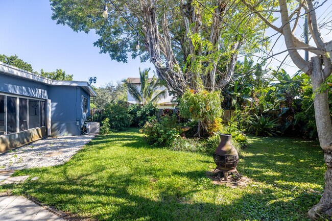 Building Photo - 3117 Fernwood Dr