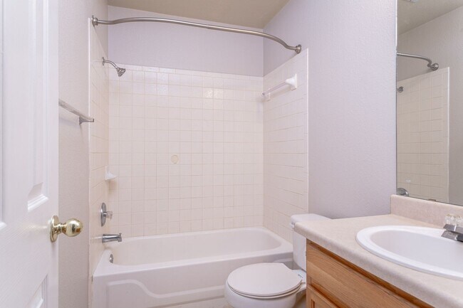 Building Photo - Cozy 3/BR 2/BA One-Level Home with Covered...
