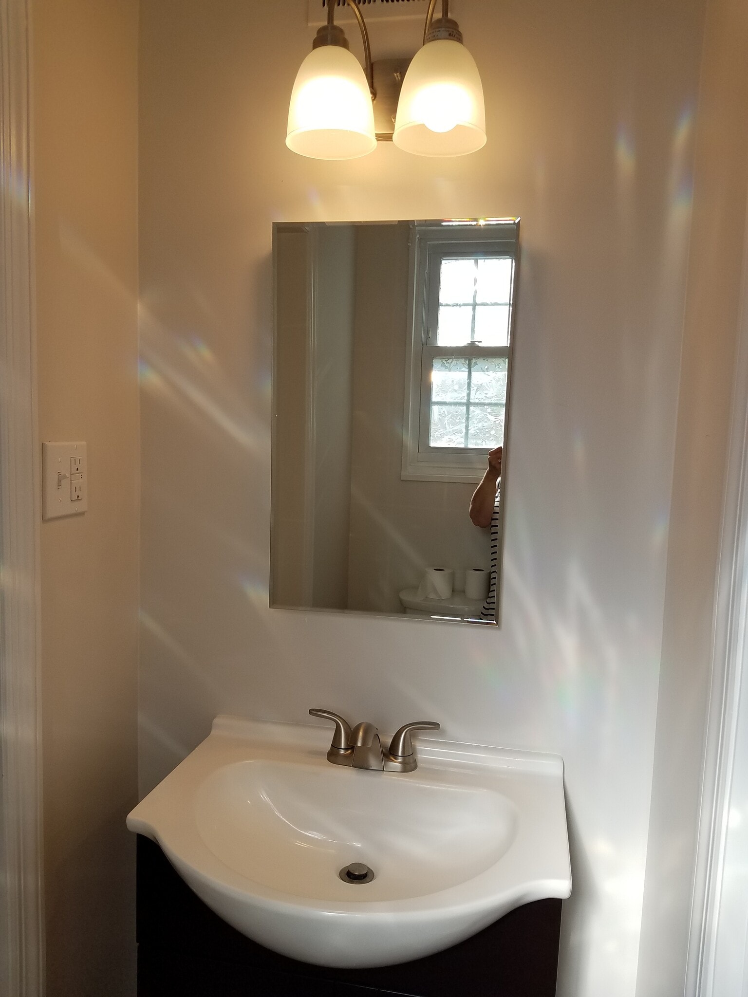 Powder room - 603 Topsfield Rd