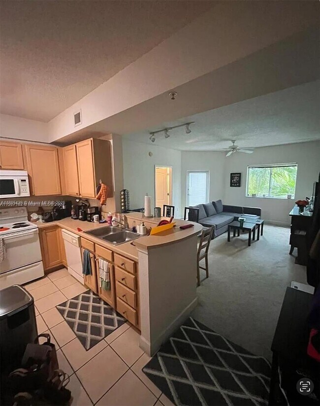 Primary Photo - 6001 SW 70th St
