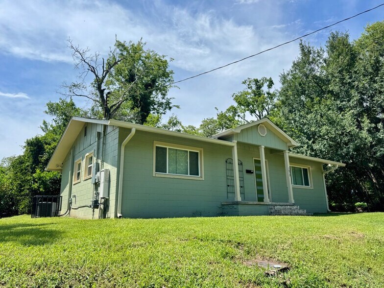 Building Photo - 1473 Calhoun St Ln