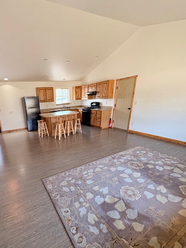 Building Photo - 6963 Green Meadow Dr