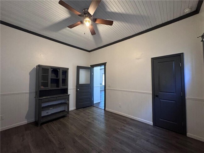 Building Photo - 749 Cooper St SW