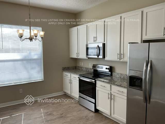 Building Photo - 402 Sycamore Springs St