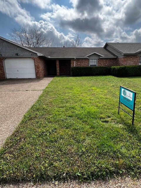 Building Photo - Move in Ready 2/2 with 1 car garage in Saginaw!