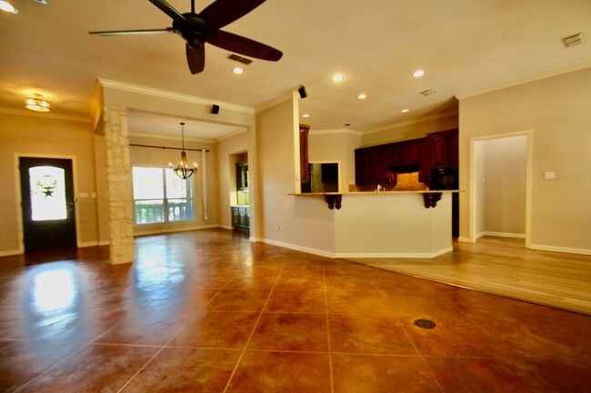 Building Photo - Incredible 4-bedroom, 3-bath Home with spa...