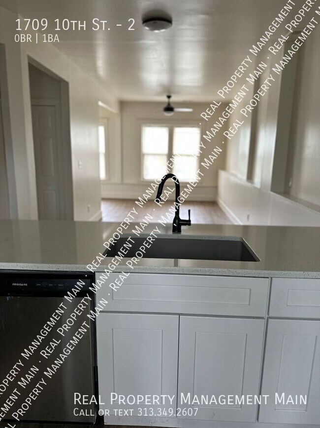 Building Photo - 1709 10th St