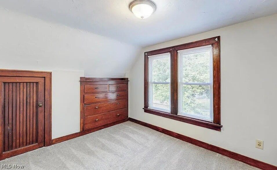 Building Photo - 411 Lindenwood Ave
