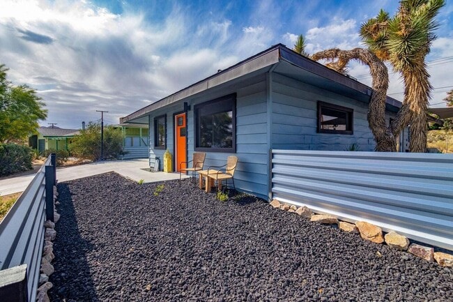 Building Photo - 61455 Adobe Dr