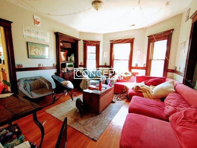 Building Photo - 89 Winthrop St